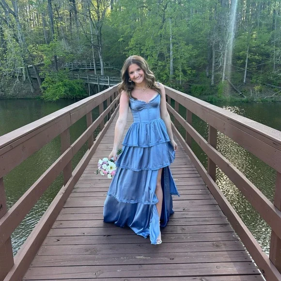 Elegant Blue Tiered Gown - Picture 3 of 3